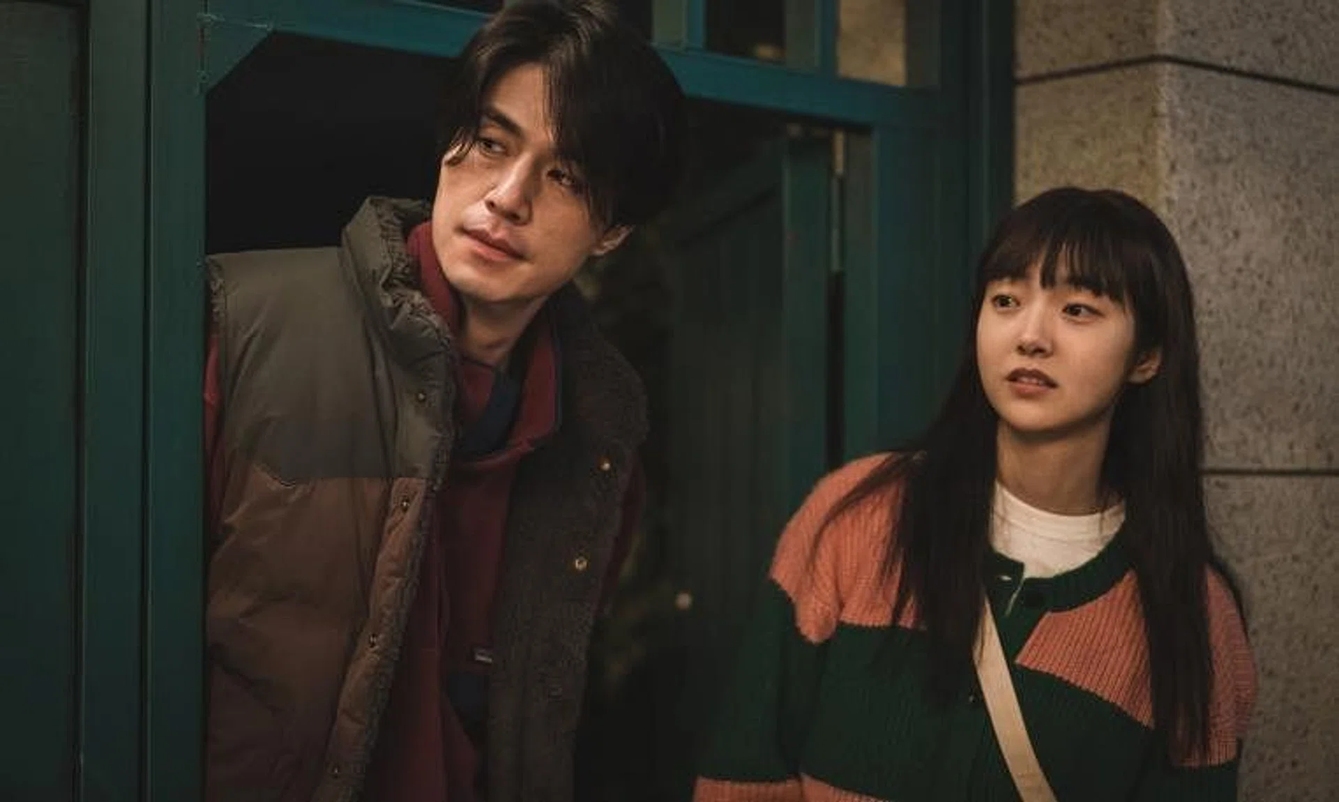 In A Shop For Killers, Lee Dong-wook (left) is a former mercenary who goes to extreme lengths to protect his niece, played by Kim Hye-jun.