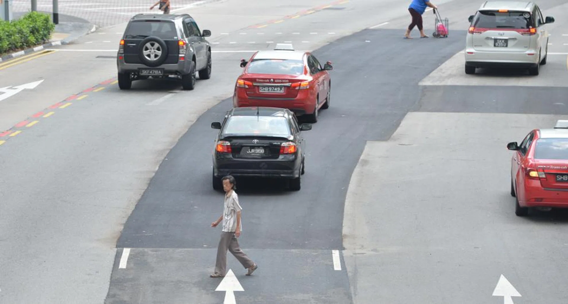  Jaywalking on a stretch of North Bridge Road 