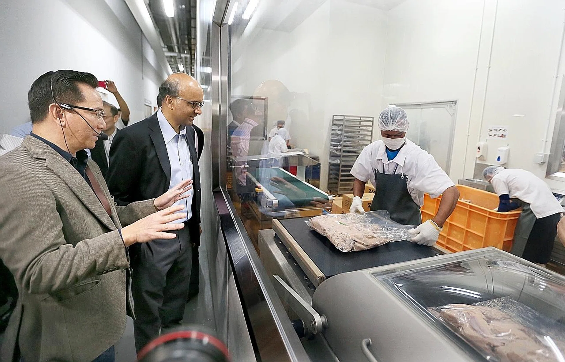 Deputy Prime Minister Tharman Shanmugaratnam (middle) at the new facility yesterday. PHOTO:THE STRAITS TIMES