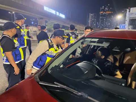 Singaporean Safir Farhan was the first motorist to be issued a fine at midnight on July 1.