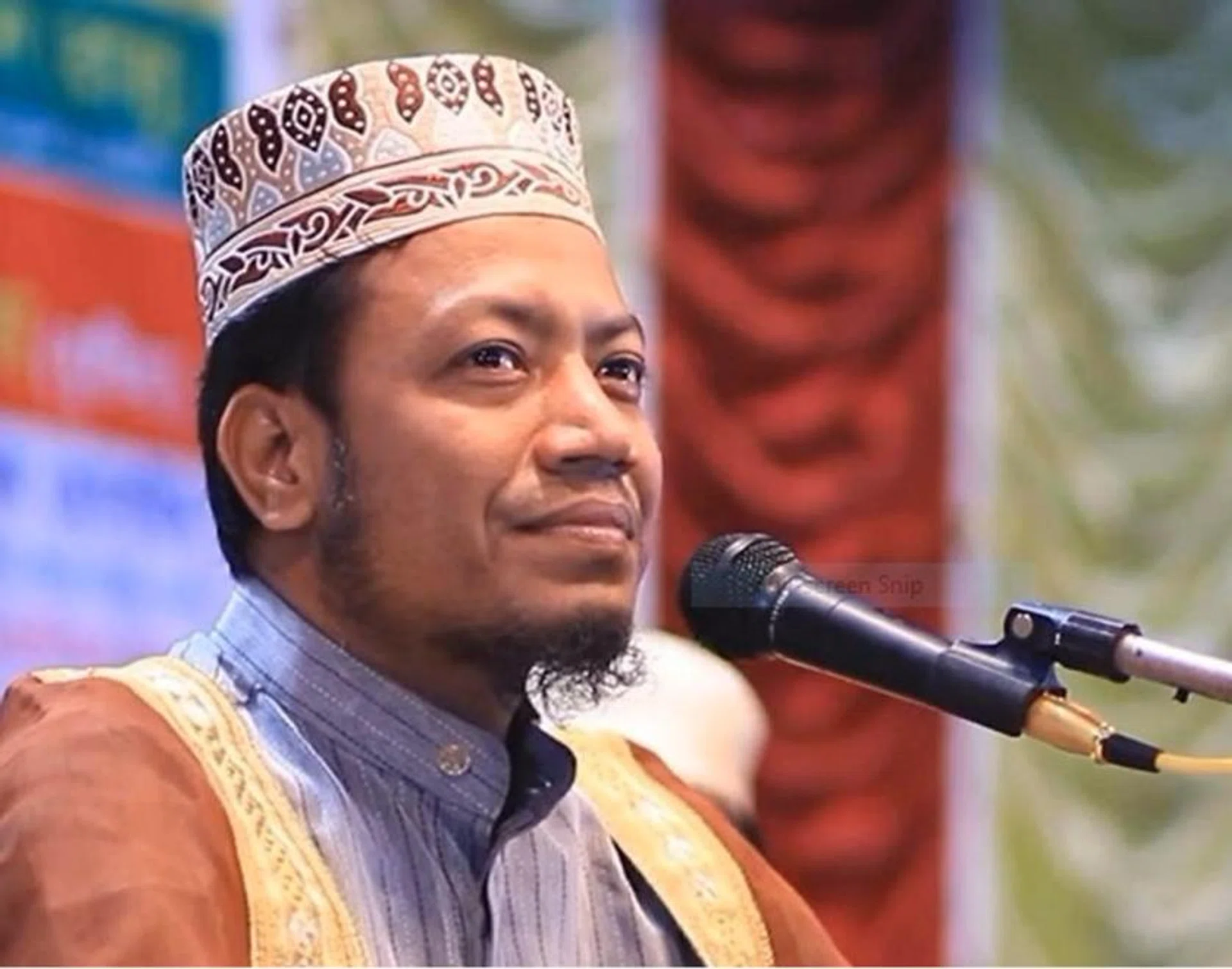 Amir Hamza is reportedly involved with a pro-Al-Qaeda terrorist organisation in Bangladesh, Ansar al-Islam. 