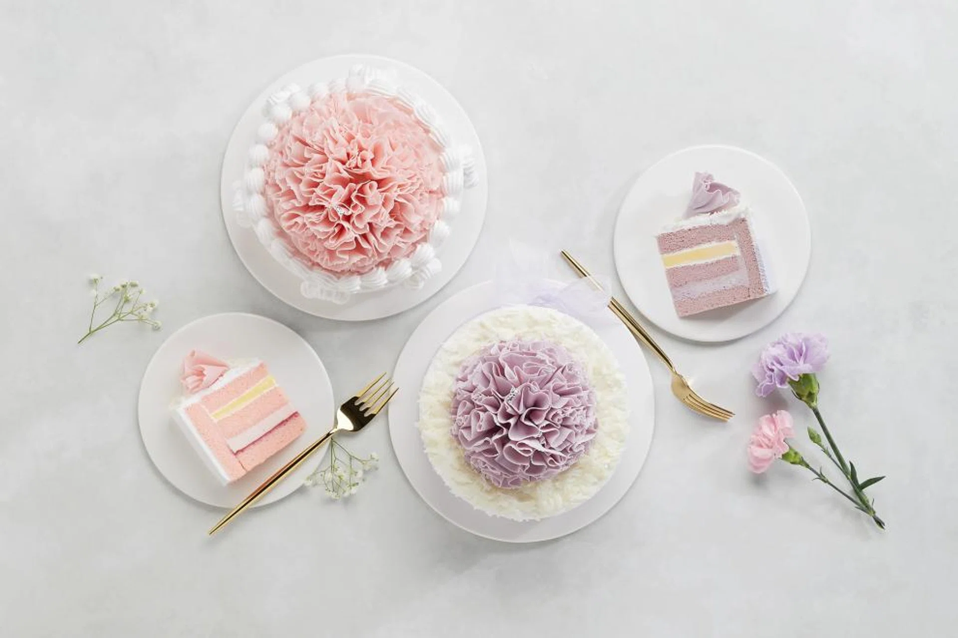 Treat your mum to cakes this Mother's Day.