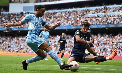 Man City 'legends' retain Premier League title with late comeback