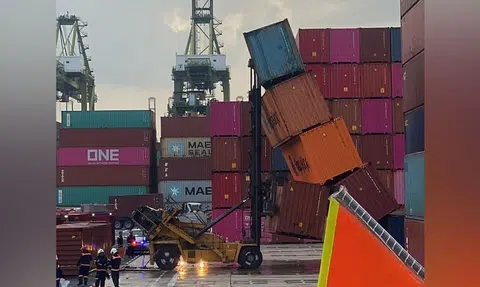 Container falls on forklift at Pasir Panjang Terminal, man taken to hospital