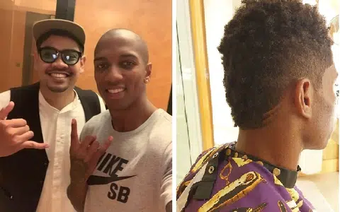 Local barber gets unexpected customers... from Manchester United