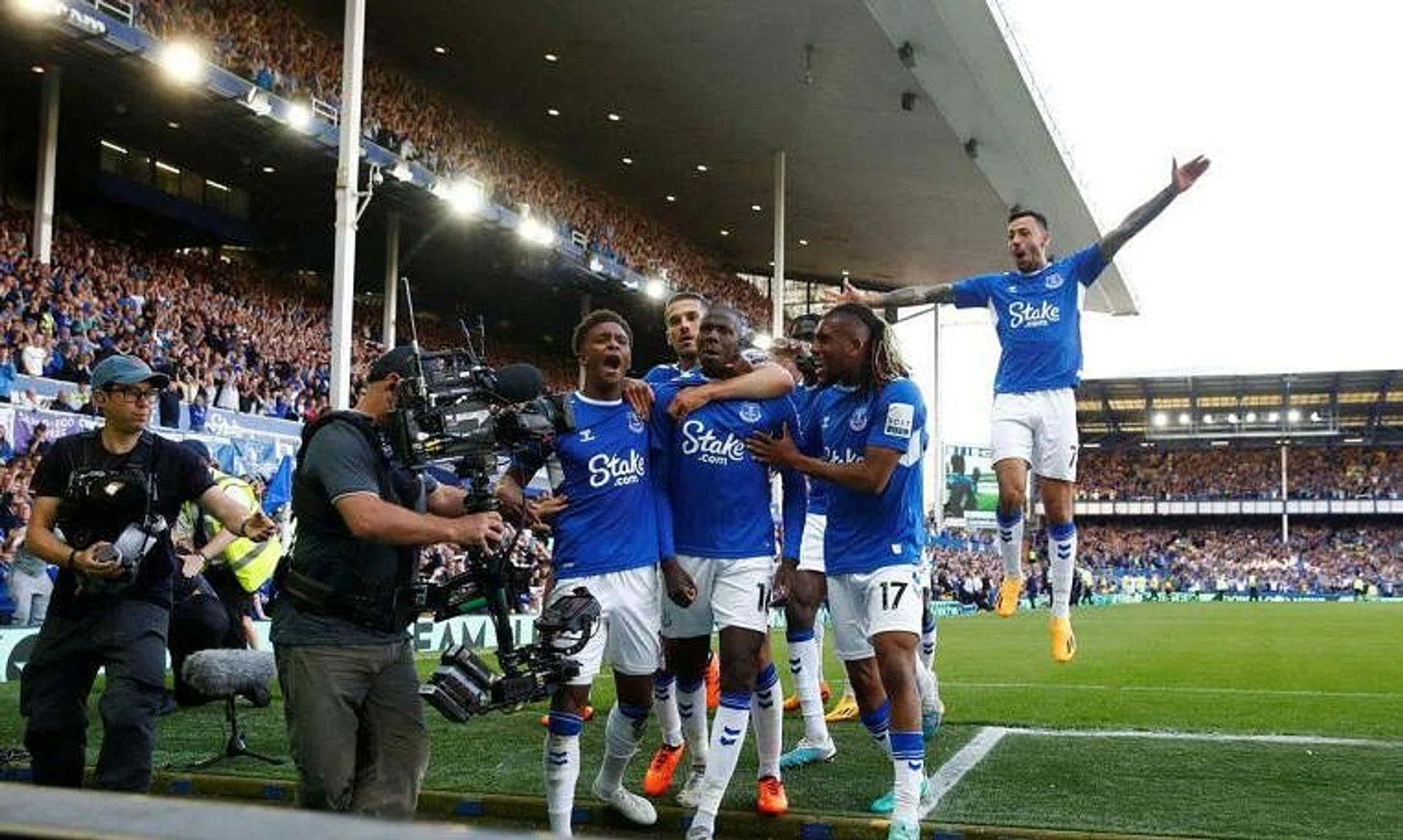  Everton's Abdoulaye Doucoure celebrates scoring their first goal with Conor Coady, Demarai Gray and Alex Iwobi.