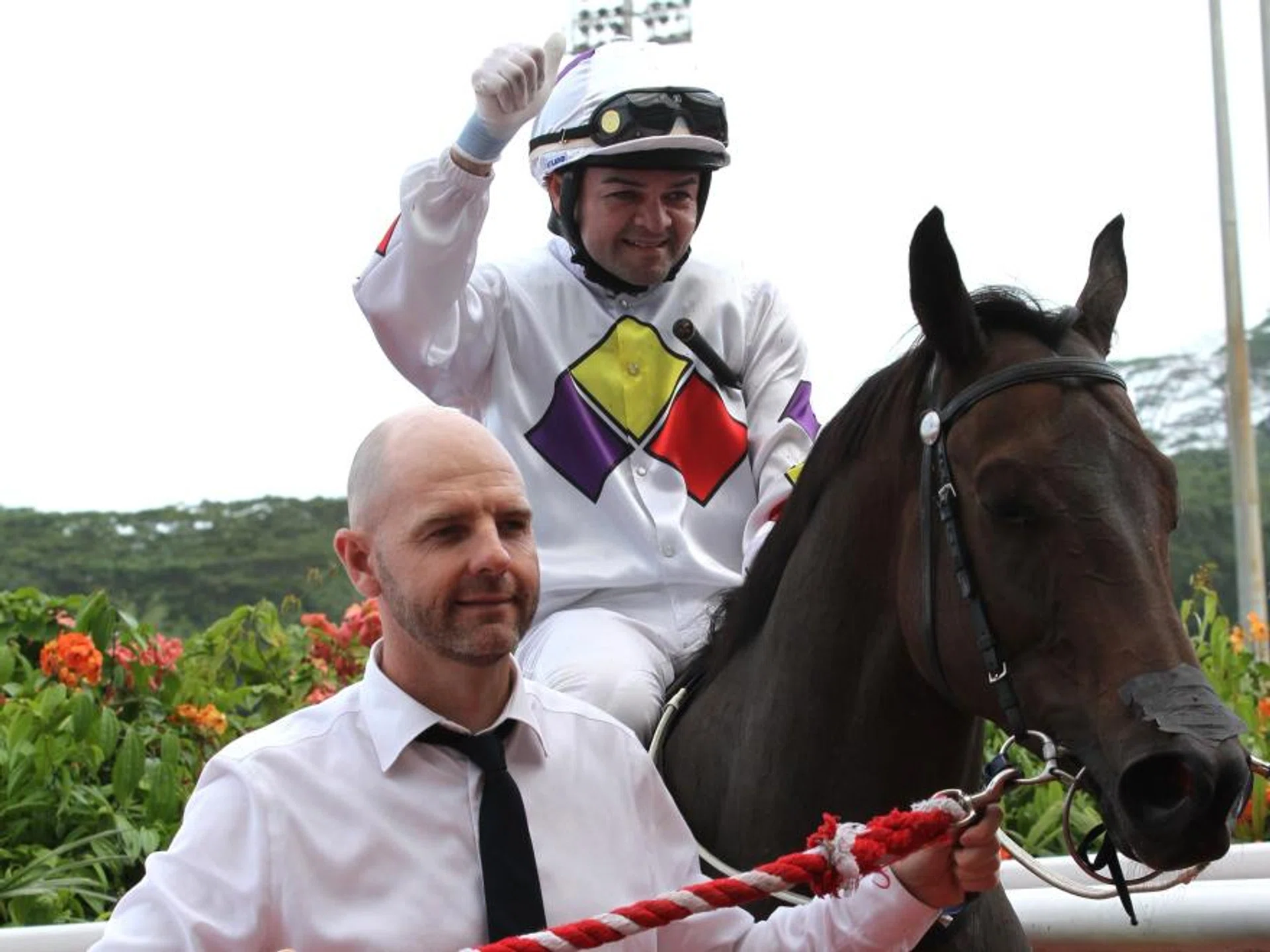 Manoel Nunes saluting his fans after his 731st – and most recent – Kranji win aboard Creative Dreams (who is trained by Tim Fitzsimmons) in the final race on Sept 7.
