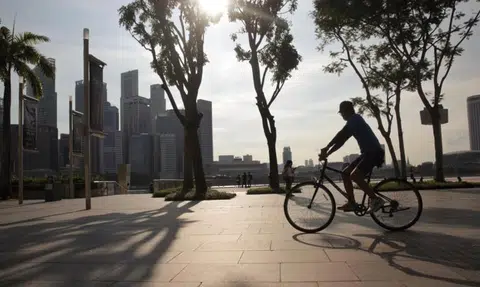 Why has it been so hot in S'pore and how will climate change affect conditions?