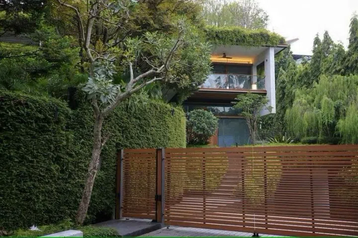 787