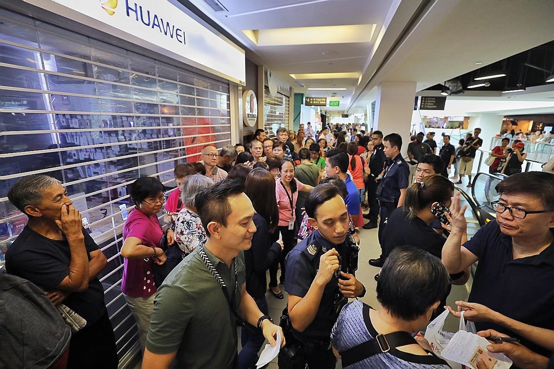 A crowd outside the Huawei store at NEX shopping mall last weekend responding to Huawei's $54 smartphone promotion.