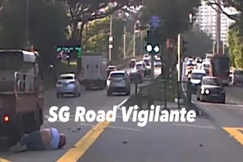 Motorcyclist e-brakes and slams into lorry in Clementi