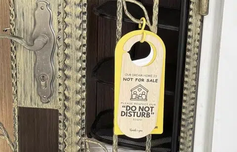 Bidadari residents hang signs to keep away pesky agents