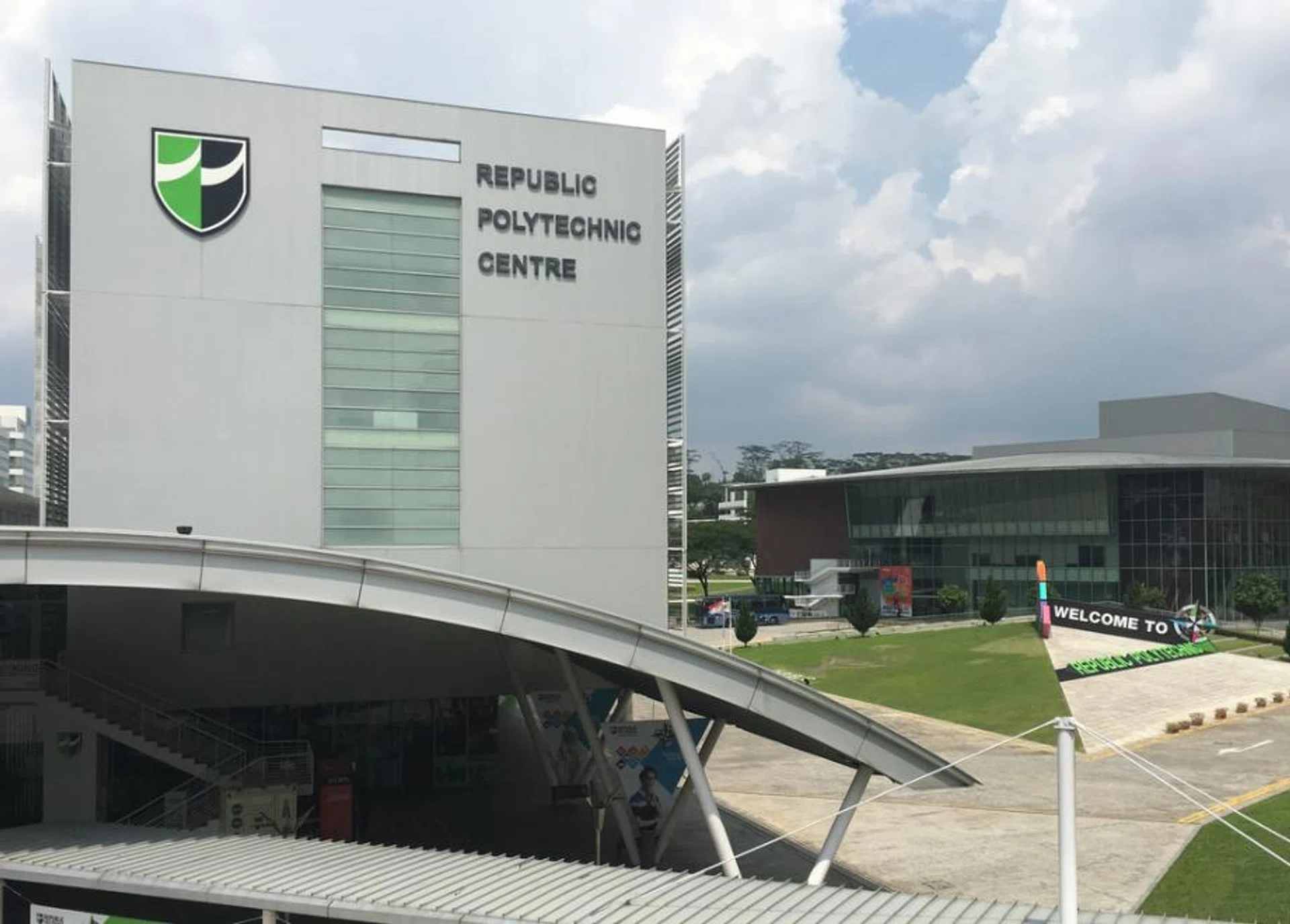 A 17-year-old teenager has turned to crowdfunding to raise money for school fees, which his parents apparently refused to pay because they felt that "polytechnic has no future".