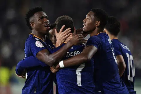 Hazard extra-time goal sends 10-man Real Madrid through in Copa del Rey