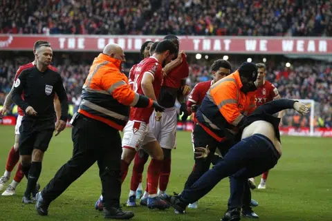 Fan arrested after attack on Forest players during FA Cup win over Leicester