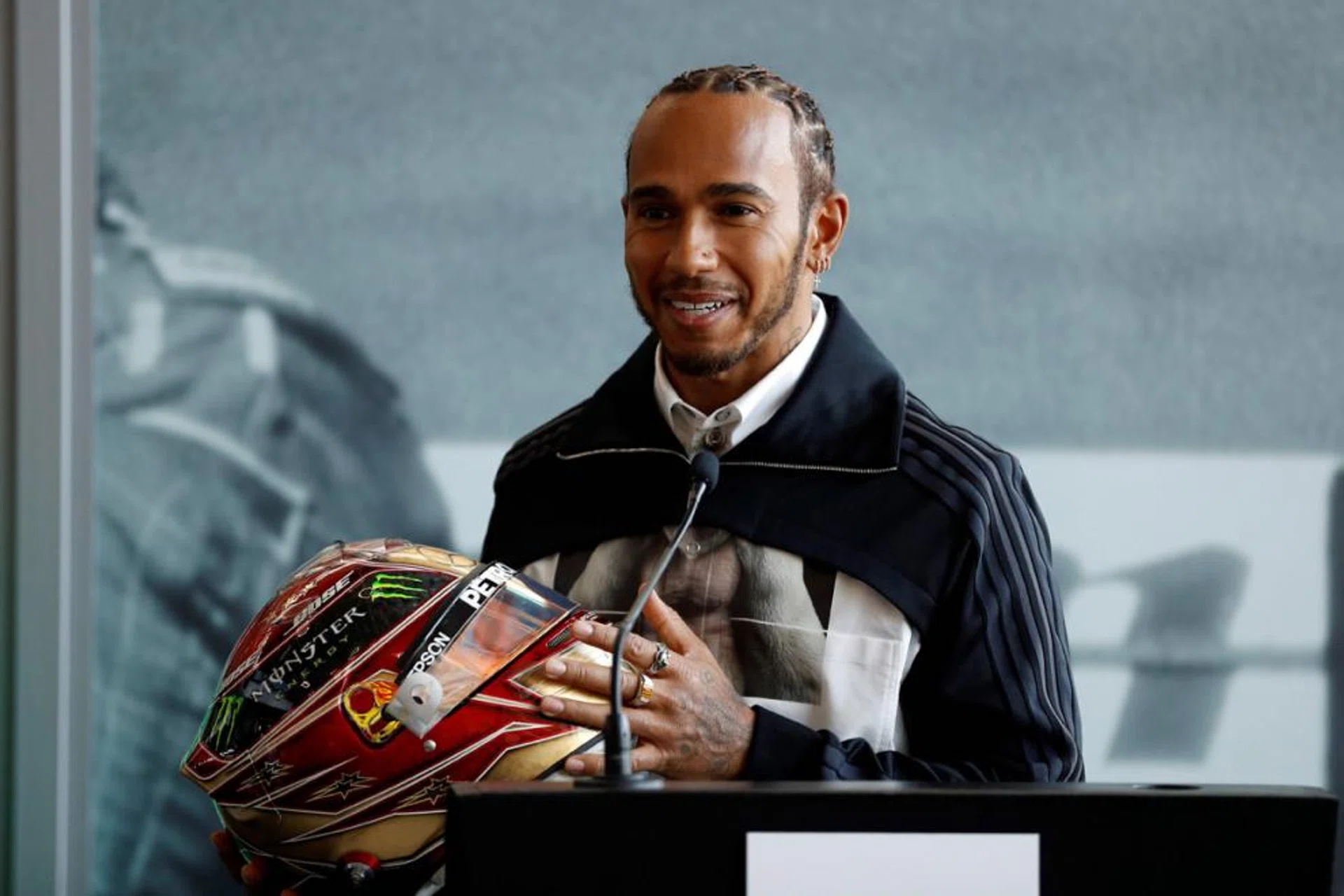 Mercedes' Lewis Hamilton and the rest of the F1 drivers can expect a good turnout at the season-opening Australian GP as tickets sales have been very good.
