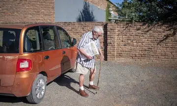 South African journalist, 90, makes 1,200km round trip to deliver newspapers