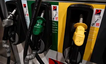 M'sia petrol dealers seek fines for foreign vehicles pumping RON95