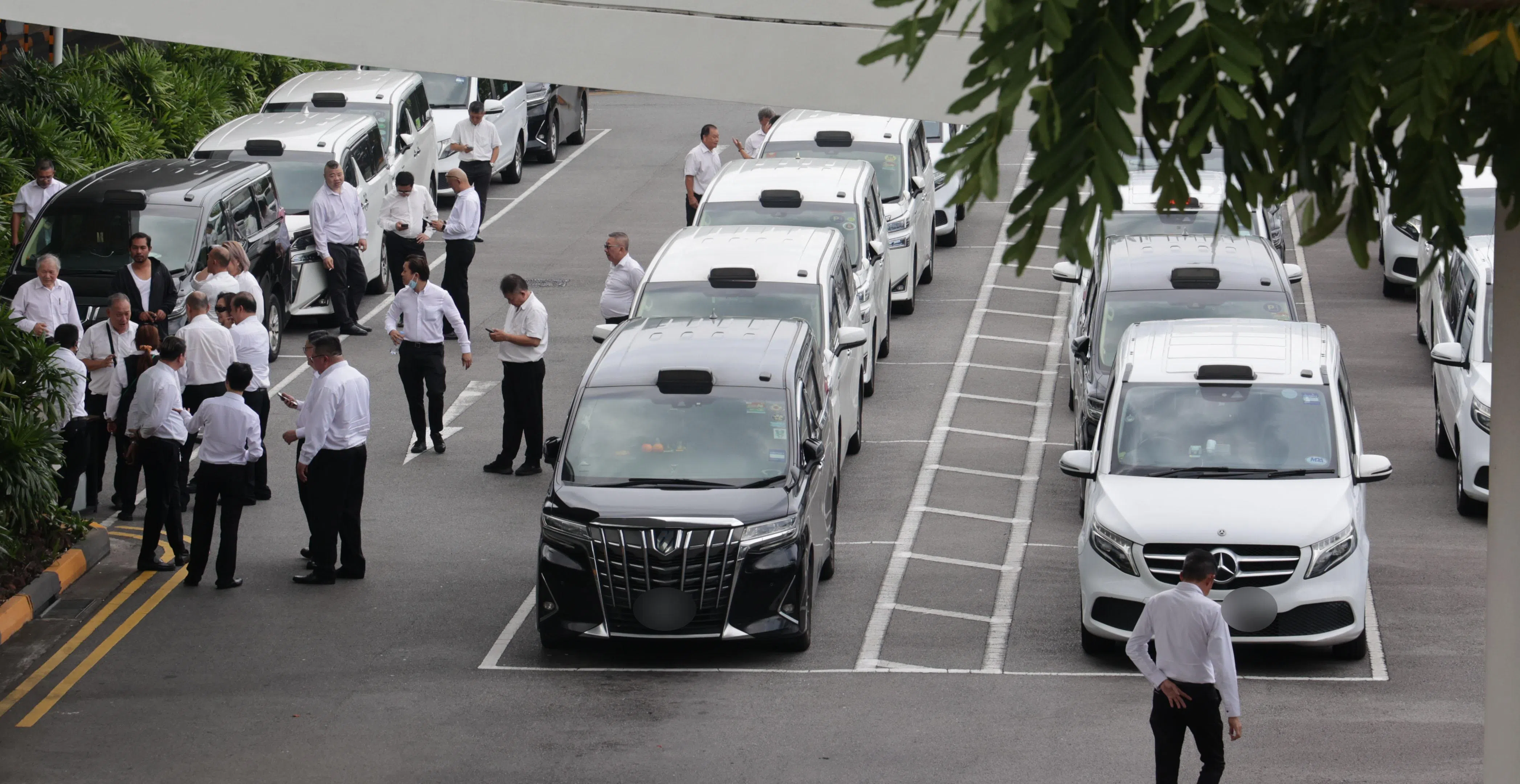 Changi Airport mini-bus trial suspended following complaints from affected drivers of premium cabs