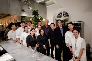 ESM Goh Chok Tong with the SPRMRKT team