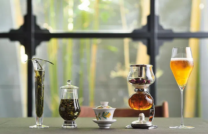 In Tokyo, Sazenka serves a wine-pairing menu and tea from both China and Japan, or a mix of both.