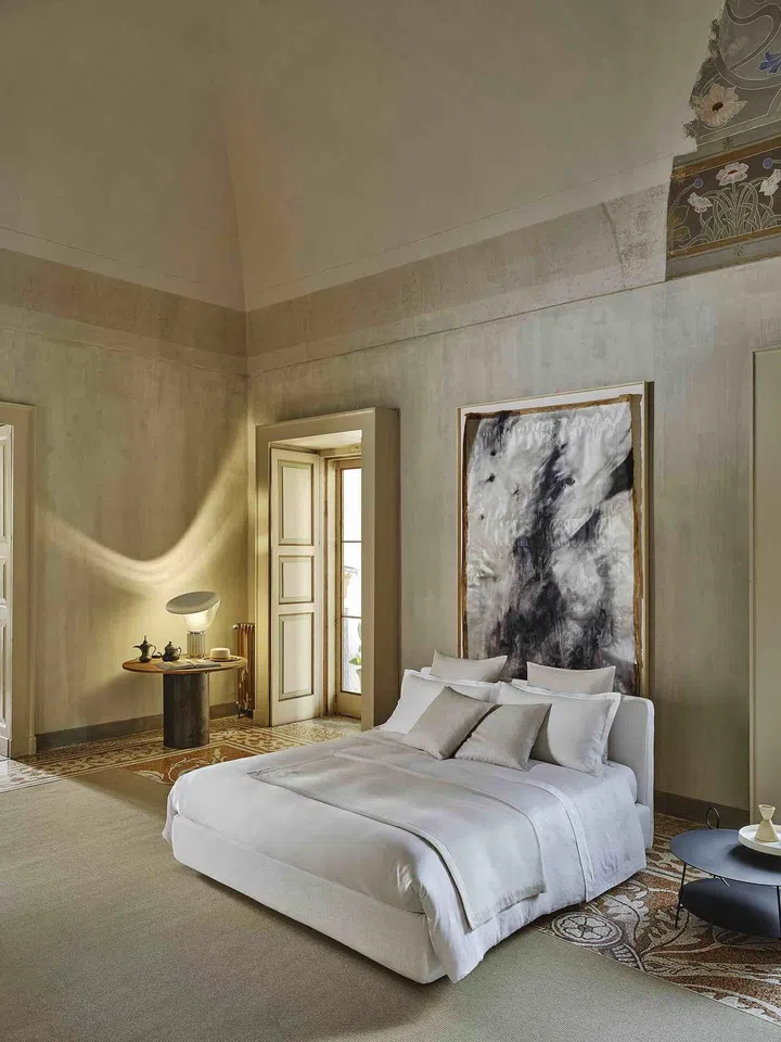Crepe white linen. Photo: Frette