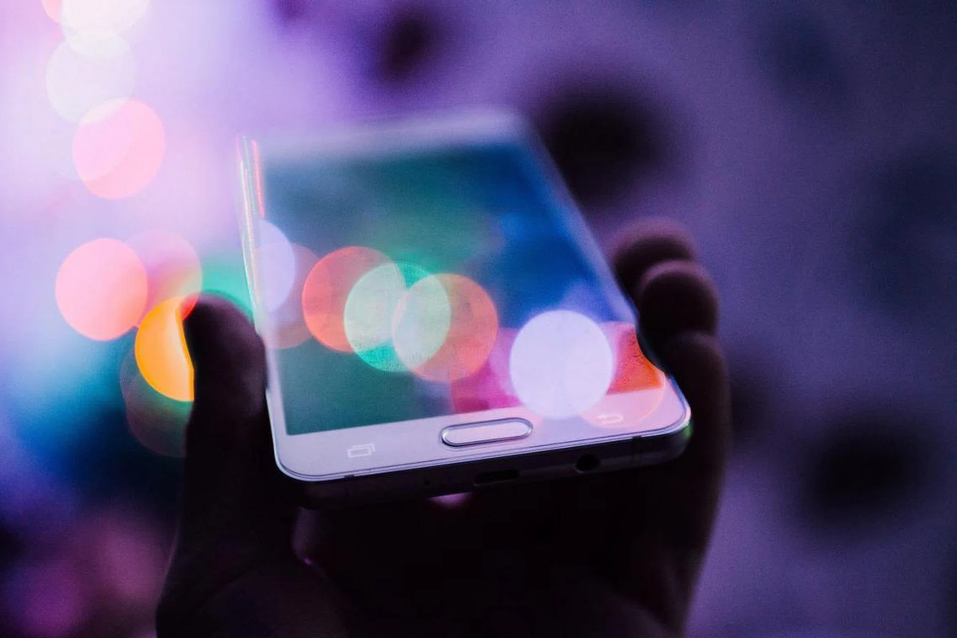 handphone-voice-tech