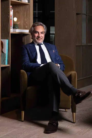 Dr Aron Harilela