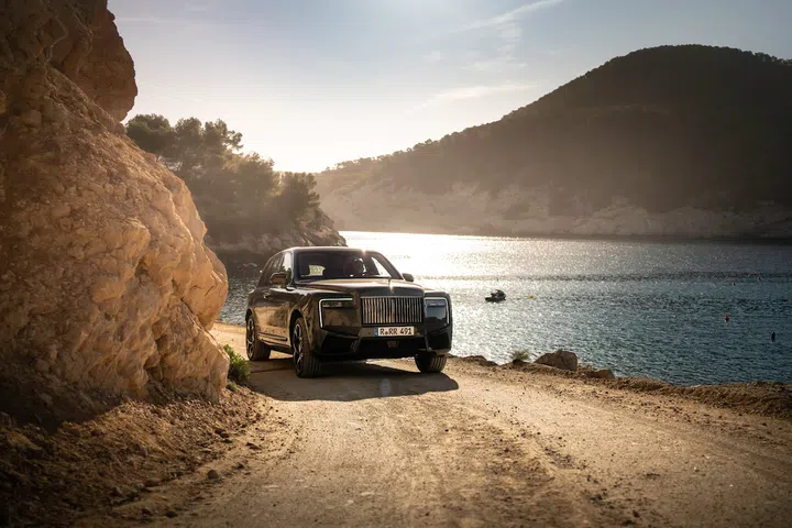 The new Cullinan Series II arrives with a more modern countenance characterised by clean lines, crisper edges, and a commanding presence. (Photo: Rolls-Royce) 