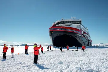 Landing-MS-Roald-Amundsen-HGR-142021_1920- Foto_Andrea_Klaussner