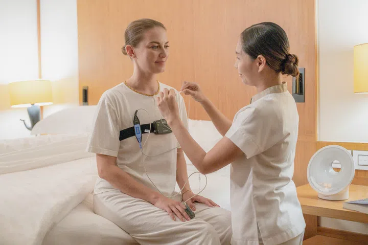 A nurse assisted me with putting on the chest monitor on my first night. (Photo: Chiva-Som Hua Hin)
