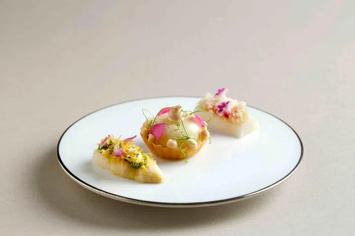 Champagne snack. Photo: Saint Pierre