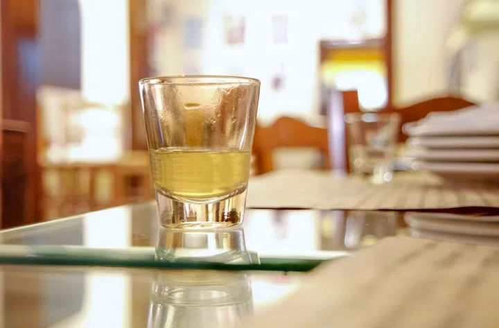 Rakomelo is a Greek alcoholic drink made from honey by the process of fermenting sugar sugars. It is prepared by combining raki (tsikoudia) or tsipouro with honey and various spices, such as cinnamon