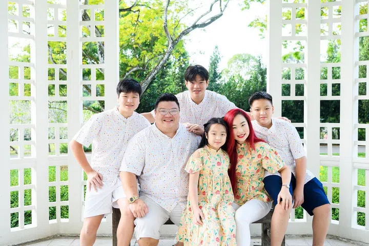 Yvon Bock with her husband Leon Bock, and their four kids (clockwise from far left) Brandon, Russell, Lucas and Kimberly. (Photo: Yvon Bock)