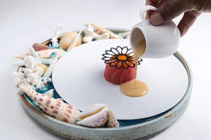 Yellowfin Tuna - confit egg yolk. (Photo: Aragu)