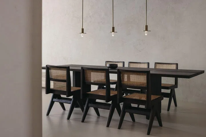 Ethan looked to modernist master Pierre Jeanneret and his classic Chandigarh chairs to complement the custom dining table. (Photo: Studio Periphery)