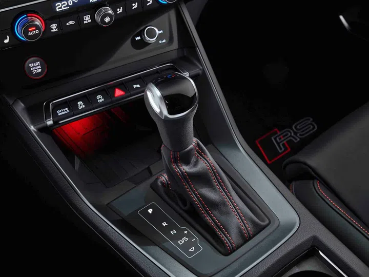 A closer look at the middle console.