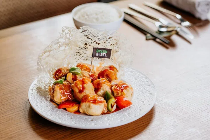 Sweet & Sour Green Rebel "Pork" at Chinese restaurant Empress. (Photo: Green Rebel)