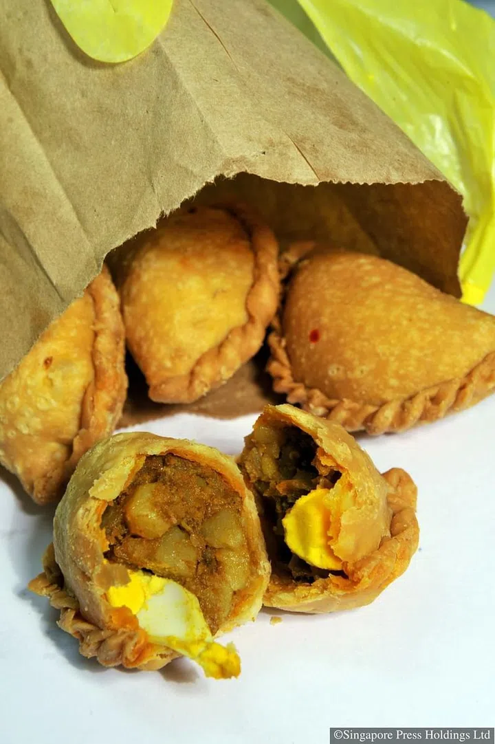 ST_07.04.2011_182347/Steph/For Cheap & Good column - curry puffs and sardine puffs from Rolina at Serangoon Garden Market.