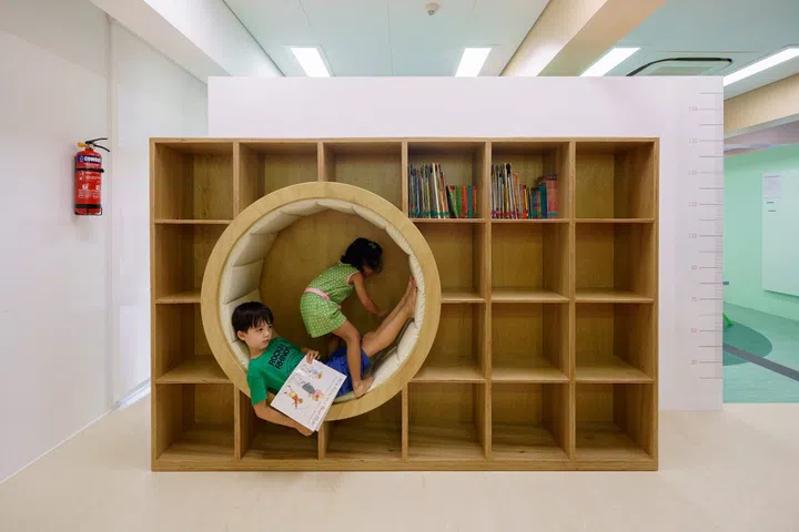 A bookshelf and hideout space at Kindle Garden. (Photo: Lekker Architects, Darren Soh)