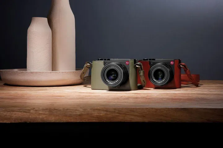 Stylish accessories like leather halfcases and paracord straps are sold separately. (Photo: Leica)
