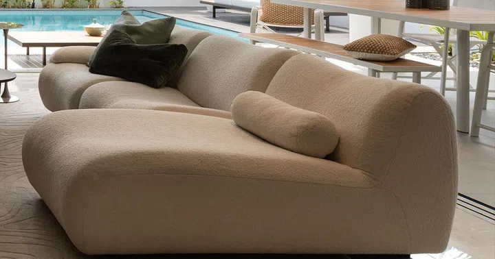 The award-winning 1977 sofa can be easily rearranged or repositioned to seamlessly adapt to any space.  (Photo: ACO Architects and Architology Interiors)