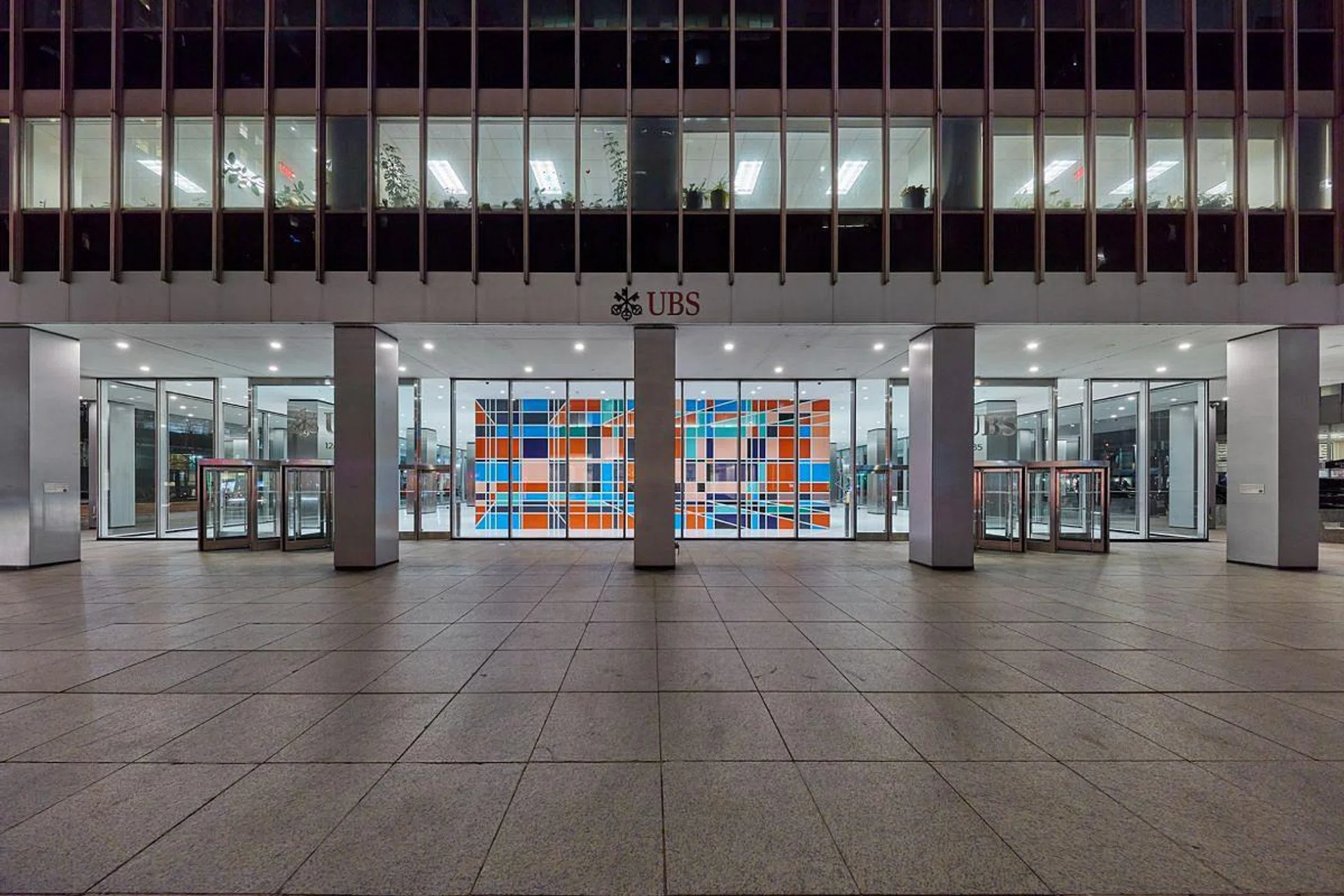 Installation view of the UBS Art Gallery at 1285 Avenue of the Americas, New York.Sarah Morris, UBS Wall Painting, 2001/2019, household gloss paint on wall. UBS Art Collection. (Photo: Sarah Morris)