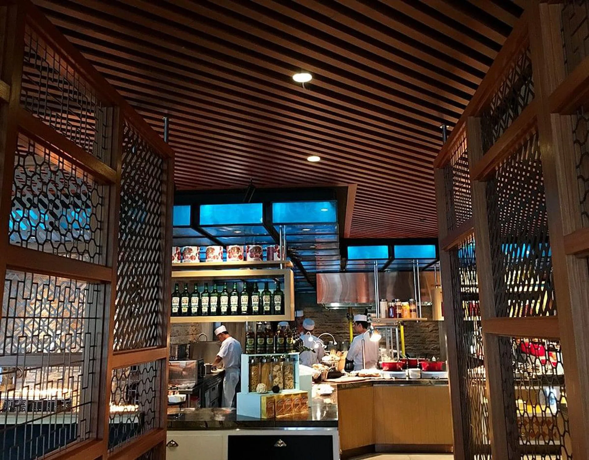 Every station is well-staffed during peak hours to keep up the output, and chefs are happy to take any queries on preparation techniques and even cooking tips.