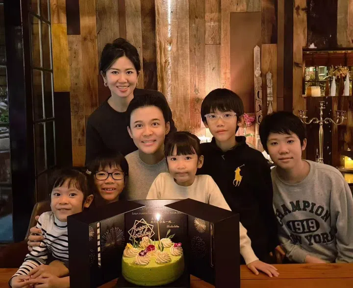 brian ong with wife and five children