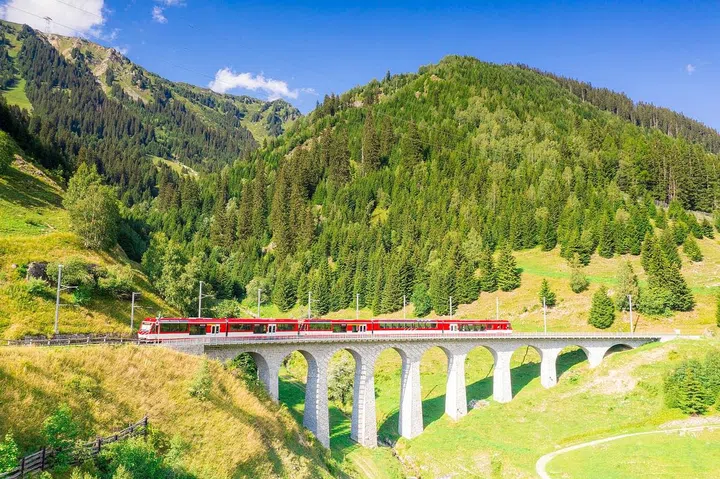 The Glacier Express (Photo: Luxury Gold)