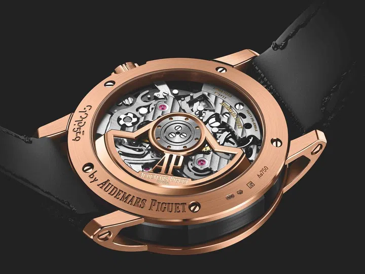 The Calibre 4401 that powers the Selfwinding Chronograph.