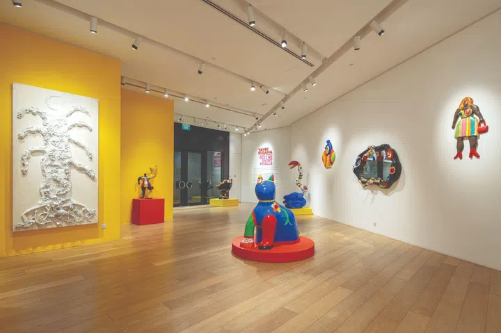“Yayoi Kusama, Niki de Saint Phalle: A New World” at Opera Gallery Singapore, January 6 to February 5, 2023. (Photo: Opera Gallery) 