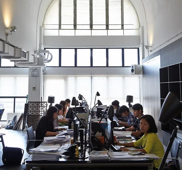 The open-plan office is flooded with natural light, a stark contrast to the dark pantry. “The sense of space and airiness are what you don’t get in most offices,” says Lim.