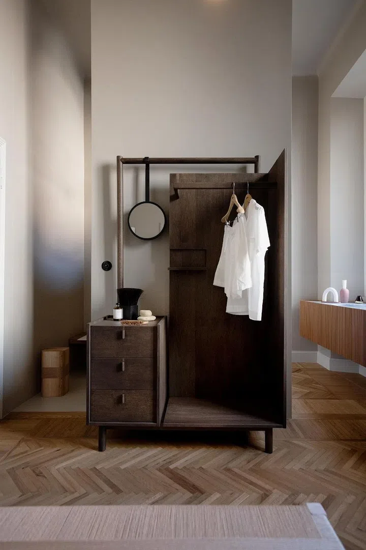 Neri&Hu designs the timber wardrobe from Ariake’s Umu bedroom collection. (Photo: Sebastian Stadler)